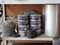 Assortiment bouwbenodigdheden - afbeelding 7 van  18