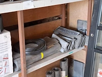 Assortiment bouwbenodigdheden - afbeelding 17 van  18