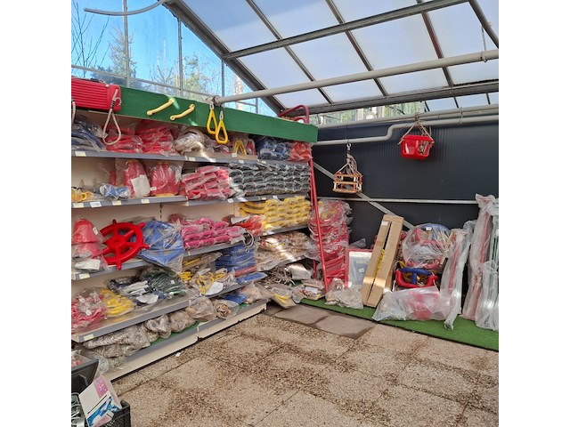 Assortiment buitenspeelgoed o.a. hermic - afbeelding 1 van  88