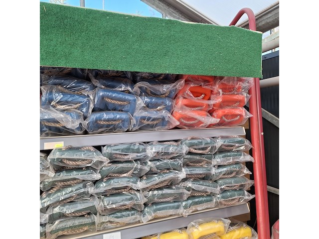 Assortiment buitenspeelgoed o.a. hermic - afbeelding 20 van  88