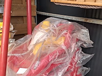 Assortiment buitenspeelgoed o.a. hermic - afbeelding 30 van  88