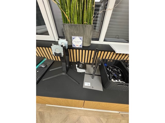 Assortiment computer en kantoor artikelen - afbeelding 3 van  10