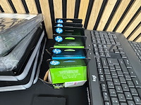 Assortiment computer en kantoor artikelen - afbeelding 5 van  10