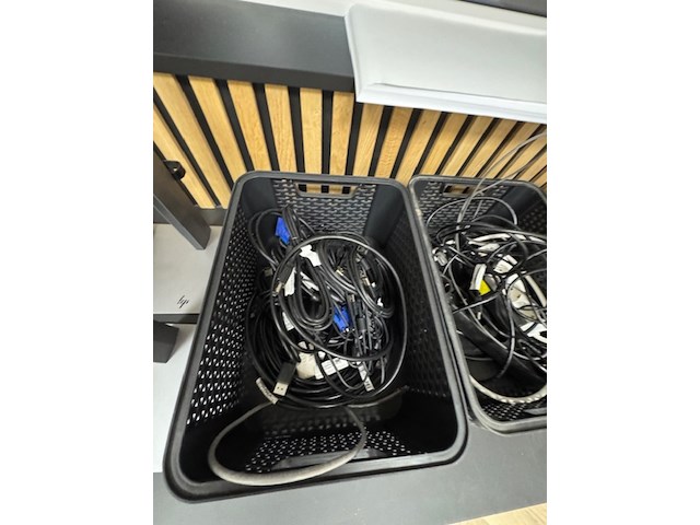 Assortiment computer en kantoor artikelen - afbeelding 7 van  10