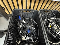 Assortiment computer en kantoor artikelen - afbeelding 7 van  10