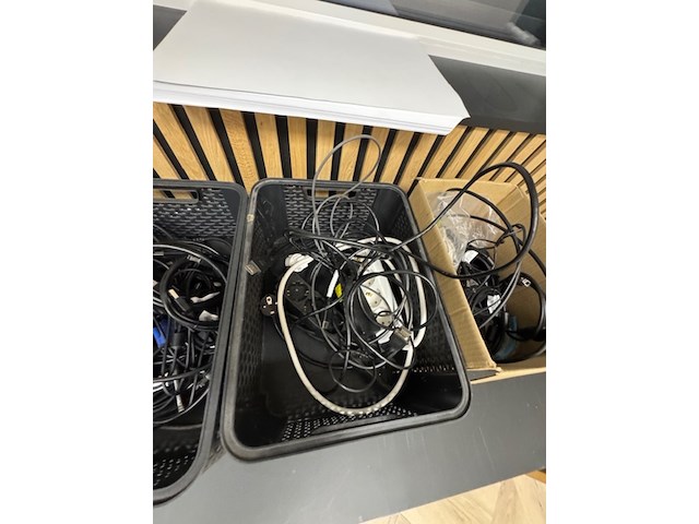 Assortiment computer en kantoor artikelen - afbeelding 8 van  10