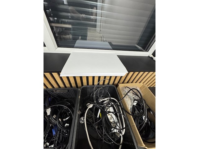 Assortiment computer en kantoor artikelen - afbeelding 9 van  10