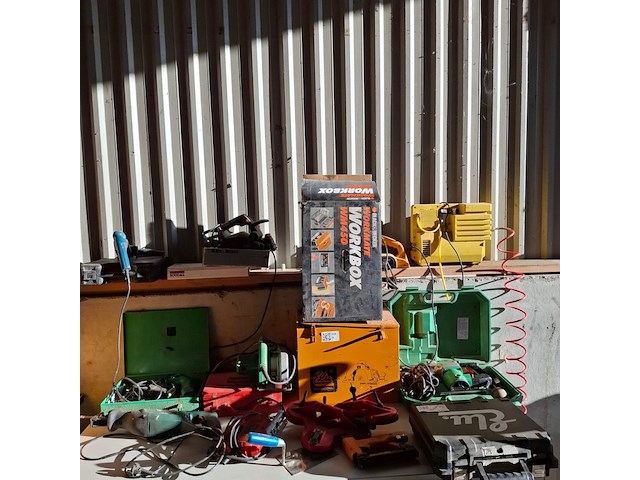 Assortiment divers gereedschap o.a. bosch, elu - afbeelding 1 van  15