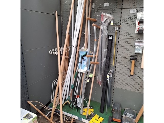 Assortiment divers gereedschap o.a. nature, orit - afbeelding 1 van  8