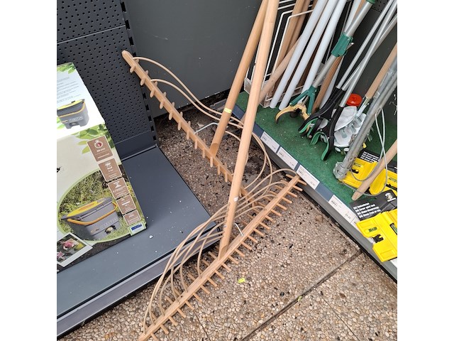 Assortiment divers gereedschap o.a. nature, orit - afbeelding 2 van  8