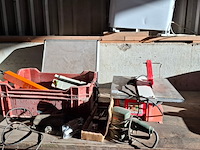 Assortiment divers gereedschap - afbeelding 1 van  12