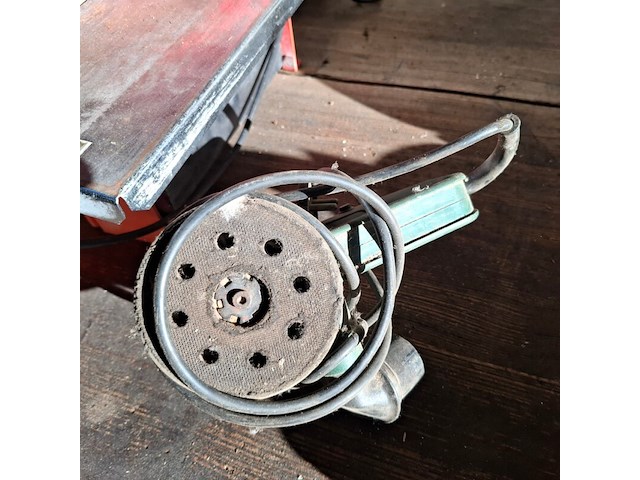 Assortiment divers gereedschap - afbeelding 6 van  12