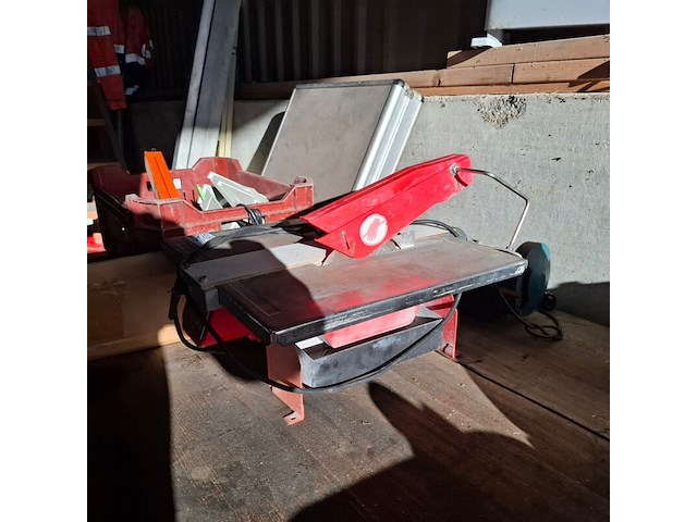 Assortiment divers gereedschap - afbeelding 7 van  12