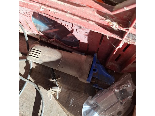 Assortiment divers gereedschap - afbeelding 12 van  12