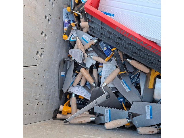 Assortiment divers gereedschap - afbeelding 2 van  10