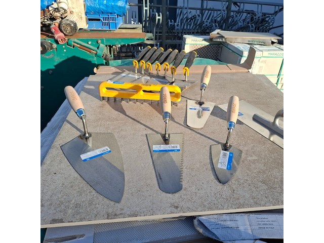 Assortiment divers gereedschap - afbeelding 4 van  10