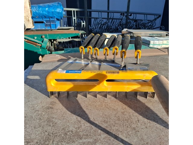 Assortiment divers gereedschap - afbeelding 6 van  10