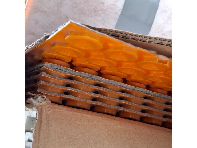 Assortiment divers ondervloerplaten / noppenplaten t.b.v. vloerverwarming - afbeelding 2 van  10