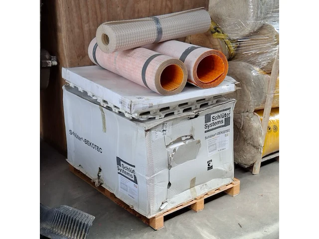 Assortiment divers ondervloerplaten / noppenplaten t.b.v. vloerverwarming - afbeelding 1 van  10
