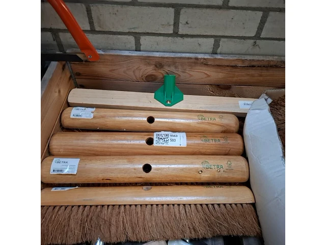 Assortiment diverse vegers / bezems - afbeelding 3 van  8