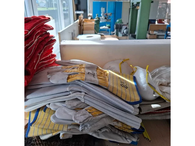 Assortiment gereedschap en toebehoren - afbeelding 2 van  24
