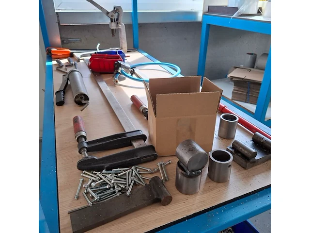 Assortiment gereedschap en toebehoren - afbeelding 8 van  24