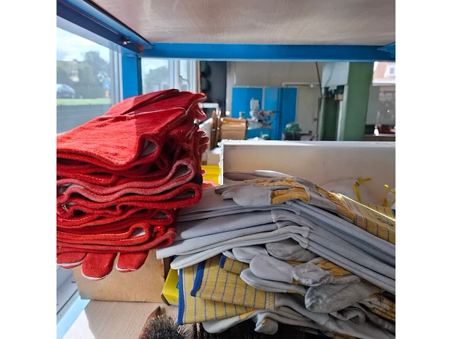 Assortiment gereedschap en toebehoren - afbeelding 24 van  24