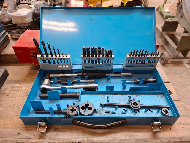 Assortiment gereedschap - afbeelding 2 van  12