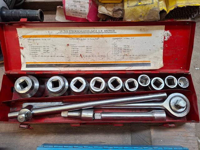 Assortiment gereedschap - afbeelding 4 van  12