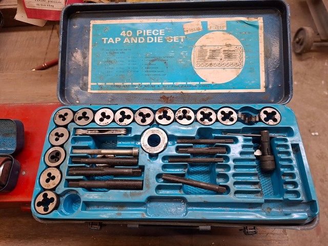 Assortiment gereedschap - afbeelding 9 van  12