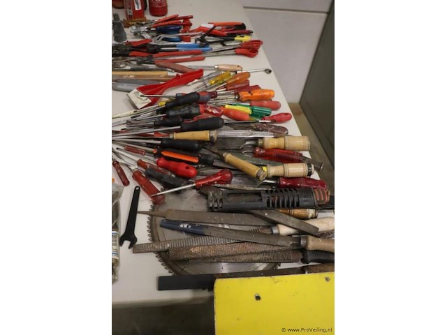Assortiment handgereedschap - afbeelding 1 van  6