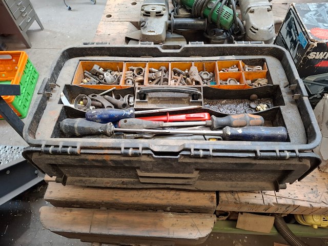 Assortiment handgereedschap - afbeelding 5 van  6