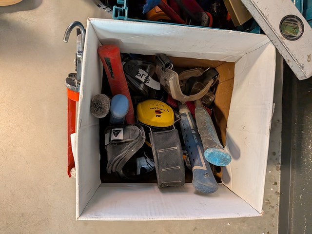 Assortiment handgereedschap - afbeelding 17 van  25