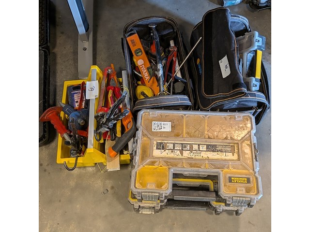 Assortiment handgereedschap - afbeelding 1 van  9