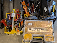 Assortiment handgereedschap - afbeelding 1 van  9