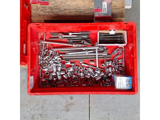 Assortiment handgereedschap - afbeelding 1 van  9