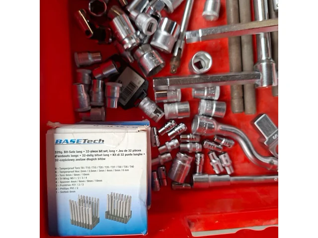 Assortiment handgereedschap - afbeelding 6 van  9