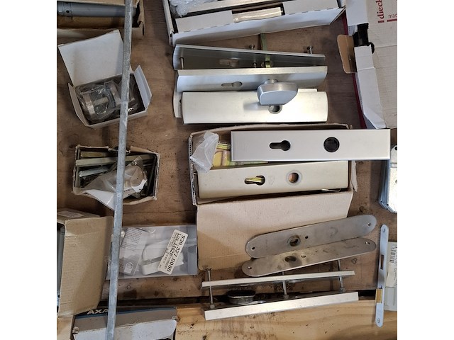 Assortiment hang en sluitwerk - afbeelding 2 van  29