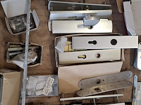 Assortiment hang en sluitwerk - afbeelding 2 van  29