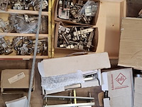 Assortiment hang en sluitwerk - afbeelding 3 van  29