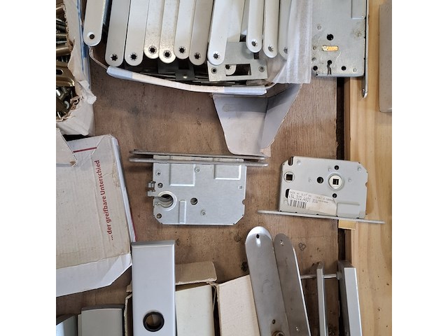 Assortiment hang en sluitwerk - afbeelding 7 van  29