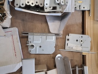 Assortiment hang en sluitwerk - afbeelding 7 van  29