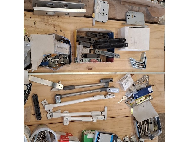 Assortiment hang en sluitwerk - afbeelding 11 van  29