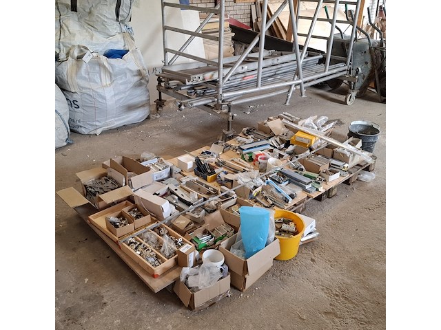 Assortiment hang en sluitwerk - afbeelding 1 van  29