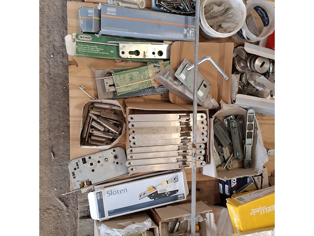 Assortiment hang en sluitwerk - afbeelding 15 van  29