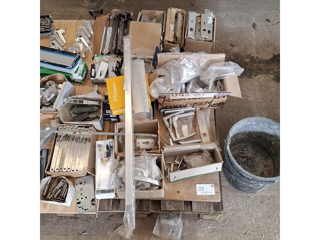 Assortiment hang en sluitwerk - afbeelding 16 van  29