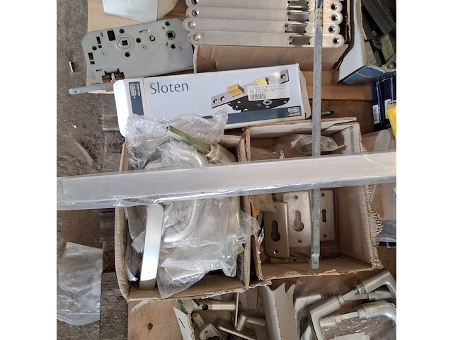 Assortiment hang en sluitwerk - afbeelding 17 van  29