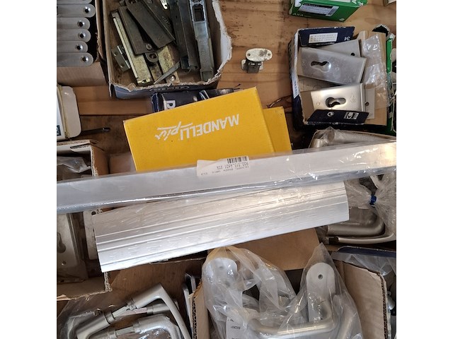 Assortiment hang en sluitwerk - afbeelding 20 van  29