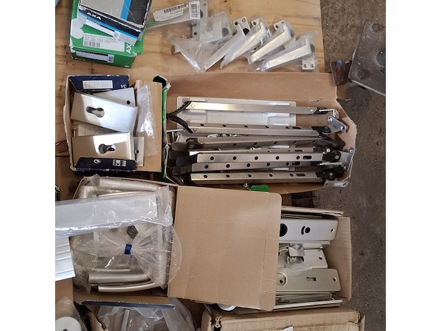 Assortiment hang en sluitwerk - afbeelding 21 van  29