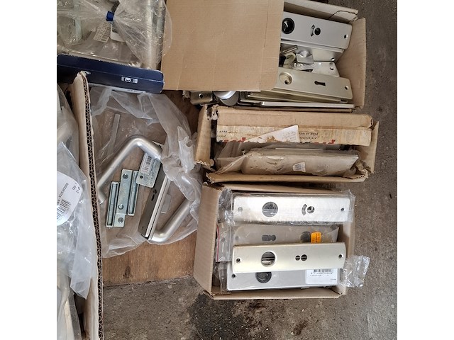 Assortiment hang en sluitwerk - afbeelding 22 van  29